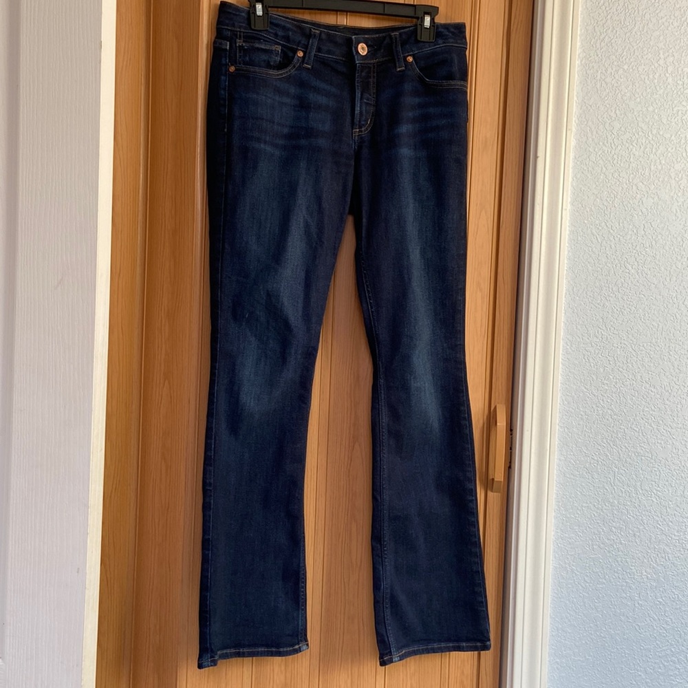 Like new, slim boot cut jeans. W 29, L 31